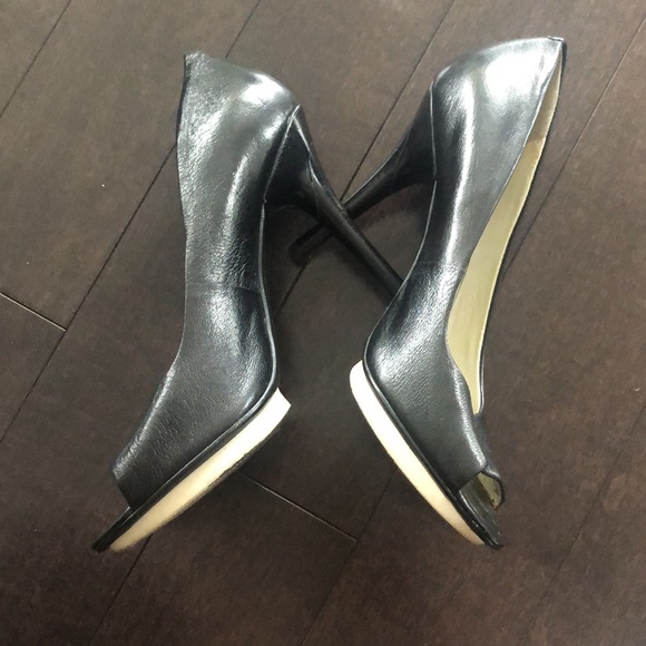 Black peep toe heels with white platform - Picture 4 of 9